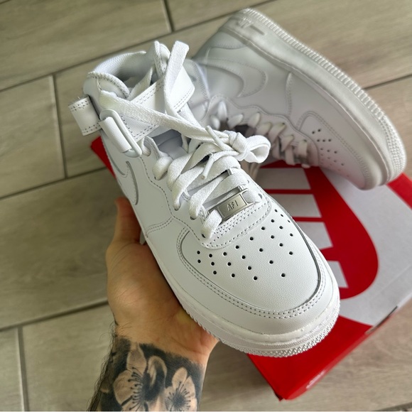 NIKE AIR FORCE 1 MID WHITE - Picture 2 of 4